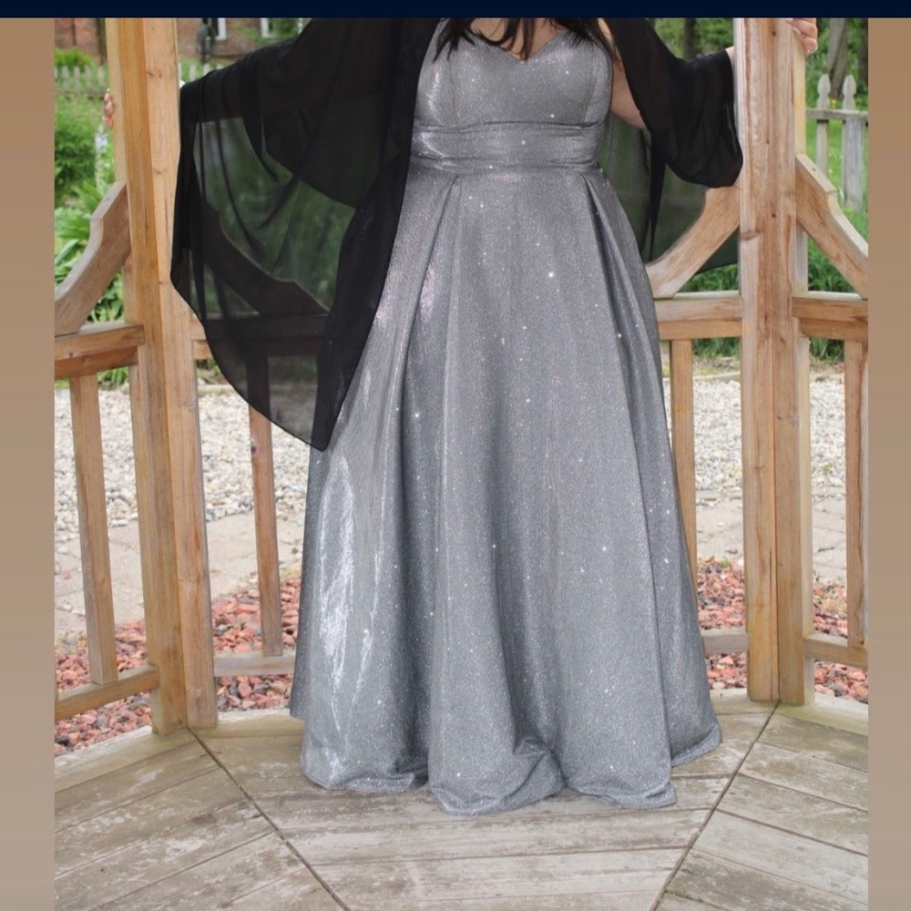 Prom Dress - Picture 4 of 4